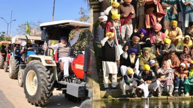 Photo of ਕੋਠਾਗੁਰੂ ਦੇ ਸ਼ਹੀਦਾਂ ਦੀਆਂ ਅਸਥੀਆਂ ਦਰਜਨਾਂ ਵ੍ਹੀਕਲਾਂ ਰਾਹੀਂ ਹੁਸੈਨੀਵਾਲਾ ਪੁੱਜੇ ਸੈਂਕੜੇ ਕਿਸਾਨਾਂ ਮਜ਼ਦੂਰਾਂ ਵੱਲੋਂ ਜਲ ਪ੍ਰਵਾਹ ਕੀਤੀਆਂ ਗਈਆਂ