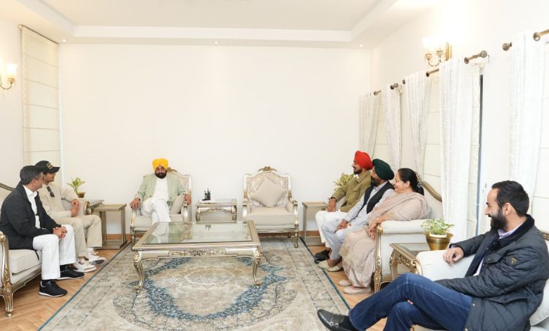 CM Mann with shubhman gill arshdeep singh