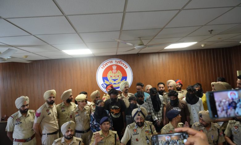 ਬਰਨਾਲਾ ਪੁਲੀਸ ਦੀ ਵੱਡੀ ਸਫ਼ਲਤਾ: ਅਗਵਾ ਹੋਇਆ 2 ਸਾਲ ਦਾ ਬੱਚਾ ਮਾਪਿਆਂ ਨੂੰ ਕੀਤਾ ਸਪੁਰਦ 1 J
