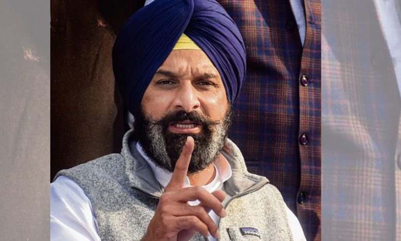 ਡਰੱਗ ਮਾਮਲੇ 'ਚ ਮਜੀਠੀਆ ਦੀਆਂ SIT ਨੂੰ 50 ਥਾਵਾਂ 'ਤੇ ਛਾਪੇਮਾਰੀ ਕਰਨ ਦੀ ਮਿਲੀ ਇਜਾਜ਼ਤ 1 hr 9