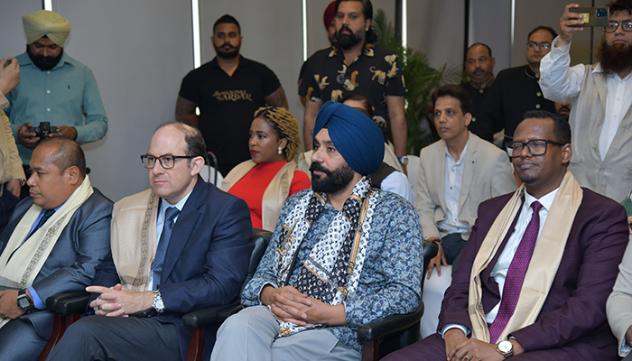 ਦੇਸ਼-ਵਿਦੇਸ਼ ਦੇ ਨਮਾਇੰਦਿਆਂ ਵੱਲੋਂ ‘ਸ਼ੌਂਕੀ ਸਰਦਾਰ’ ਨੂੰ ਦਿੱਲੀ ਪ੍ਰੈਸ ਕਾਨਫਰੰਸ ਵਿੱਚ ਮਿਲੀ ਭਾਰੀ ਸਰਾਹਣਾ 3 03
