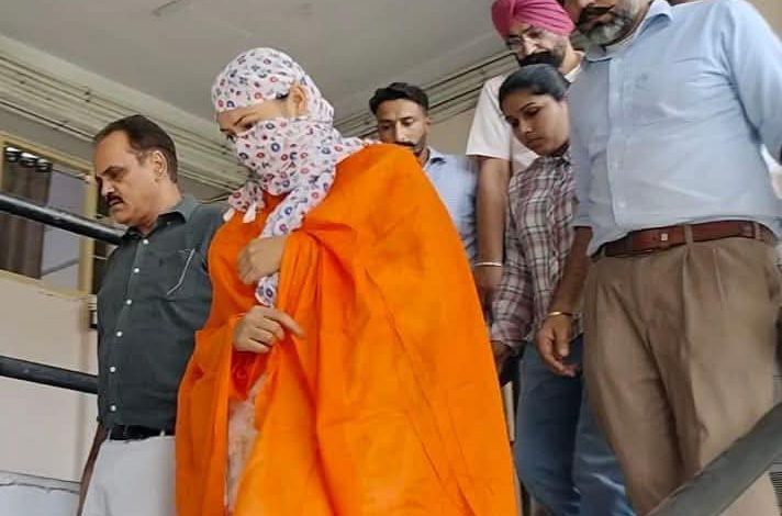 ਚਿੱਟਾ ਤਸਕਰ ਮਹਿਲਾ ਕਾਂਸਟੇਬਲ ਅਮਨਦੀਪ: ਜਿਸ ਥਾਰ ਤੇ ਬੁਲੇਟ 'ਤੇ ਬਣਾਉਂਦੀ ਸੀ ਰੀਲ, ਕੀਤਾ ਗਿਆ ਫ੍ਰੀਜ਼ 1 500122307 1401149814351901 6267126555389202424 n