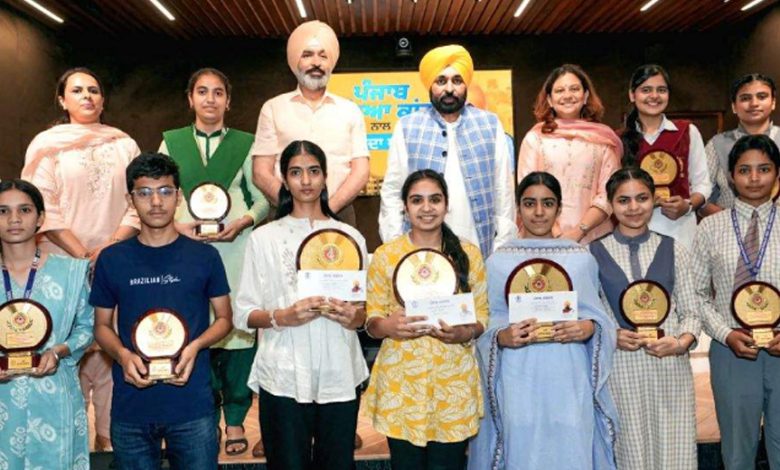 ਟੌਪਰ ਵਿਦਿਆਰਥਣਾਂ ਦਾ ਸਨਮਾਨ ਕਰਨਗੇ CM ਭਗਵੰਤ ਮਾਨ 1 500458511 1219503826796716 1279422316516387981 n 7