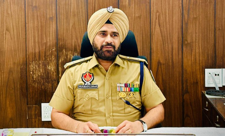 ਫਾਜ਼ਿਲਕਾ ਦੇ SSP ਵਰਿੰਦਰ ਬਰਾੜ ਨੂੰ ਮੁਅੱਤਲ, ਭ੍ਰਿਸ਼ਟਾਚਾਰ ਦੇ ਮੁਲਾਜ਼ਮਾਂ ਵਿਰੁੱਧ ਕਾਰਵਾਈ ਨਾ ਕਰਨ ਦਾ ਦੋਸ਼ 1 aaa 15
