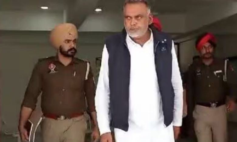 ਪ੍ਰੋਡਿਊਸਰ ਪਿੰਕੀ ਧਾਲੀਵਾਲ ਦੇ ਘਰ ਰਾਤ 1 cp 12