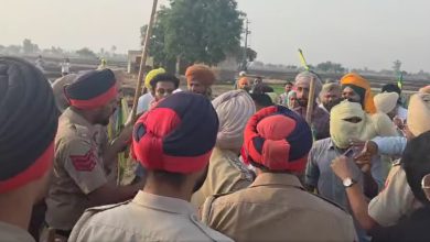 Photo of  ਪਿੰਡ ਜਿਉਂਦੇ ’ਚ ਤੜਕਸਾਰ ਭਾਰੀ ਗਿਣਤੀ ’ਚ ਪਹੁੰਚੀ ਪੁਲਿਸ, ਪ੍ਰਸ਼ਾਸਨ ਅਤੇ ਕਿਸਾਨ ਆਹਮੋ ਸਾਹਮਣੇ