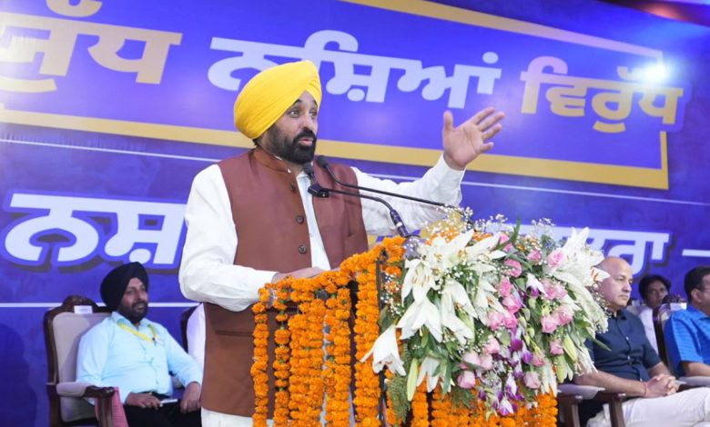 ਭਗਵੰਤ ਮਾਨ ਦਾ ਵੱਡਾ ਬਿਆਨ, ਕਿਹਾ- ਹੁਣ ਵੱਡੀਆਂ ਮੱਛੀਆਂ ਨੂੰ ਸਲਾਖਾਂ ਪਿੱਛੇ ਸੁੱਟਿਆ ਜਾ ਰਿਹੈ 1 ff 7