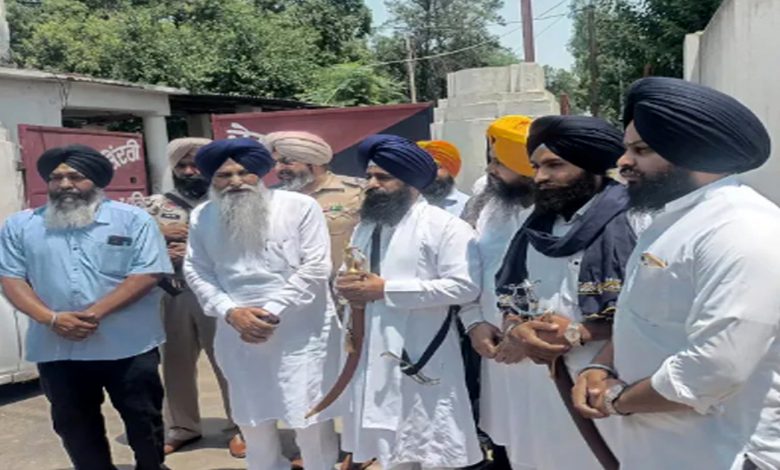 ਬਲਵੰਤ ਸਿੰਘ ਰਾਜੂਆਣਾ ਸਾਡੇ ਕੌਮ ਦੇ ਯੋਧੇ ਹਨ, ਜੂਨ ਦੇ ਦਿਹਾੜਿਆਂ ਦੇ 'ਚ ਕੌਮੀ ਯੋਧਿਆਂ ਨੂੰ ਮਿਲਣਾ ਸਾਡੀ ਪਹਿਲੀ ਜਿੰਮੇਵਾਰੀ ਹੈ 1 503162104 18062445569163743 1128195287115713880 n 6