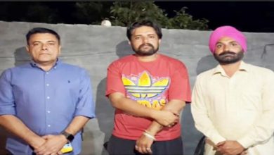 Photo of ਨੋਜਵਾਨ ਨੂੰ ਘਰ ਜਾ ਧਮਕੀਆਂ ਦੇਂਣ ਵਾਲੇ SHO ਨੂੰ ਕੀਤਾ ਗਿਆ ਲਾਇਨ ਹਾਜ਼ਿਰ