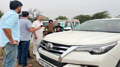 Photo of ਪ੍ਰਾਪਰਟੀ ਡੀਲਰ ਨੇ ਪੁੱਤਰ ਤੇ ਪਤਨੀ ਨੂੰ ਮਾਰੀ ਗੋਲੀ, ਫਿਰ ਖੁਦ ਨੂੰ ਉਡਾਇਆ… ਫਾਰਚੂਨਰ ਵਿਚ ਮਿਲੀਆਂ ਲਾਸ਼ਾਂ
