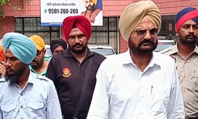 ਸਿੱਧੂ ਮੂਸੇਵਾਲਾ ਦਸਤਾਵੇਜ਼ੀ ਵਿਵਾਦ: ਮਾਨਸਾ ਅਦਾਲਤ ਨੇ ਬਲਕੌਰ ਸਿੰਘ ਤੋਂ ਮੰਗਿਆ ਜਵਾਬ , ਅਗਲੀ ਸੁਣਵਾਈ 1 ਜੁਲਾਈ ਨੂੰ 1 GuCKNK4a0AAjvwB 5