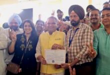 Photo of ਡਿਪਟੀ ਕਮਿਸ਼ਨਰ ਵੱਲੋਂ ਜਿੱਤ ਹਾਸਲ ਕਰਨ ਤੋਂ ਬਾਅਦ ਸੰਜੀਵ ਅਰੋੜਾ ਨੂੰ  ਦਿੱਤਾ ਜਿੱਤ ਦਾ ਸਰਟੀਫਿਕੇਟ