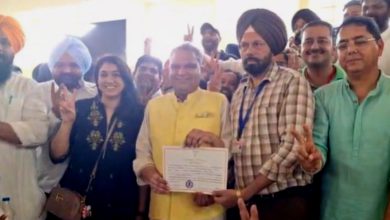 Photo of ਡਿਪਟੀ ਕਮਿਸ਼ਨਰ ਵੱਲੋਂ ਜਿੱਤ ਹਾਸਲ ਕਰਨ ਤੋਂ ਬਾਅਦ ਸੰਜੀਵ ਅਰੋੜਾ ਨੂੰ  ਦਿੱਤਾ ਜਿੱਤ ਦਾ ਸਰਟੀਫਿਕੇਟ