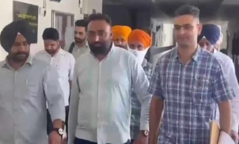 ਰੇਸ਼ਮ ਸਿੰਘ ਵਾਸੀ ਪਿੰਡ ਹਮਦੀਦੀ (ਬਰਨਾਲਾ) ਨੂੰ ਮੋਹਾਲੀ ਅਦਾਲਤ ਨੇ ਭੇਜਿਆ 3 ਦਿਨਾਂ ਦੇ ਪੁਲਿਸ ਰਿਮਾਂਡ 'ਤੇ 1 bp 13