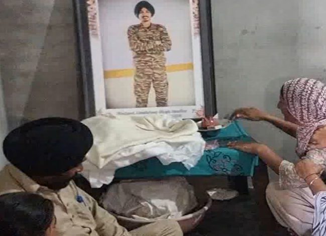 ਬਣਦਾ ਸਨਮਾਨ ਨਹੀਂ ਮਿਲਦਾ ਤੱਦ ਤੱਕ ਅਕਾਸ਼ਦੀਪ ਦੀਆਂ ਅਸਥੀਆਂ ਜਲ ਪ੍ਰਵਾਹ ਨਹੀਂ ਕ ਰੇਗਾ ਪਰਿਵਾਰ 1 d5 4