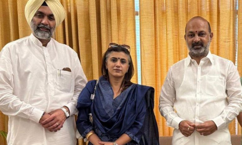 ਕਰਨਲ ਬਾਠ ਦੀ ਪਤਨੀ ਨੇ ਕੇਂਦਰੀ ਰਾਜ ਮੰਤਰੀ ਕੋਲ ਲਗਾਈ ਇਨਸਾਫ ਦੀ ਗੁਹਾਰ 1 j 31