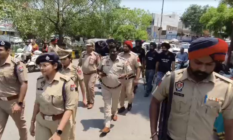 ਆਪ੍ਰੇਸ਼ਨ ਬਲੂ ਸਟਾਰ ਦੀ 41ਵੀਂ ਬਰਸੀ ਨੂੰ ਲੈਂ ਸੁਰੱਖਿਆ ਦੇ ਕੀਤੇ ਗਏ ਪੁੱਖਤਾ ਪ੍ਰਬੰਧ 1 punjab police flag march