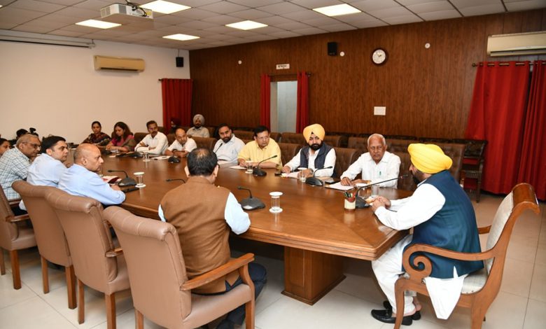 ਮੁੱਖ ਮੰਤਰੀ ਮਾਨ ਵੱਲੋਂ ਹੜ੍ਹ ਸੁਰੱਖਿਆ ਪ੍ਰਬੰਧਾਂ ਲਈ ਤਕਰੀਬਨ 120 ਕਰੋੜ ਰੁਪਏ ਦੀ ਦਿੱਤੀ ਪ੍ਰਵਾਨਗੀ 1 x
