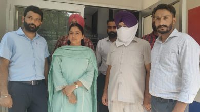 Photo of ਡੀਐਸਪੀ ਦਾ ਗੰਨਮੈਨ 1 ਲੱਖ ਰੁਪਏ ਦੀ ਰਿਸ਼ਵਤ ਲੈਂਦਾ ਵਿਜੀਲੈਂਸ ਨੇ ਦਬੋਚਿਆ, ਡੀਐਸਪੀ ਦੀ ਗੱਡੀ ਵਿੱਚੋਂ ਪੈਸੇ ਬਰਾਮਦ
