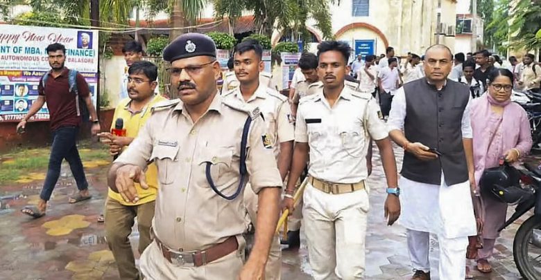 ਵਿਦਿਆਰਥਣ ਵੱਲੋਂ ਆਪਣੇ ਆਪ ਨੂੰ ਅੱਗ ਲਗਾਉਣ ਦੇ ਮਾਮਲੇ 'ਚ ਪ੍ਰਿੰਸੀਪਲ ਗ੍ਰਿਫ਼ਤਾਰ 1 GvuxjqUa8AADwSx 10