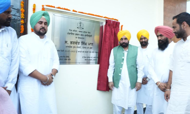 ਮੁੱਖ ਮੰਤਰੀ ਭਗਵੰਤ ਸਿੰਘ ਮਾਨ ਦੁਆਰਾ ਅੱਜ ਹਲਕਾ ਭਦੌੜ ਅਤੇ ਮਹਿਲ ਕਲਾਂ ਦੀਆਂ ਅੱਠ ਲਾਇਬ੍ਰੇਰੀਆਂ ਦਾ ਕੀਤਾ ਉਦਘਾਟਨ 1 d5 106