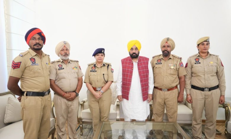 ਬਠਿੰਡਾ ਵਿੱਚ 11 ਅਨਮੋਲ ਜ਼ਿੰਦਗੀਆਂ ਬਚਾਉਣ ਵਾਲੇ ਚਾਰ ਪੁਲਿਸ ਜਵਾਨਾਂ ਲਈ ‘ਮੁੱਖ ਮੰਤਰੀ ਰਕਸ਼ਕ ਪਦਕ’ ਦਾ ਐਲਾਨ 1 d5 119