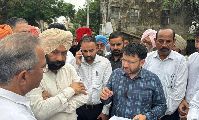 ਡਾ. ਰਵਜੋਤ ਸਿੰਘ ਨੇ ਮੋਰਿੰਡਾ ਸ਼ਹਿਰ ਦਾ ਕੀਤਾ ਅਚਾਨਕ ਦੌਰਾ, ਸੈਨਿਟਰੀ ਇੰਸਪੈਕਟਰ ਤੇ ਜੇਈ ਮੋਰਿੰਡਾ ਕੀਤੇ ਸਸਪੈਂਡ 1 d5 128