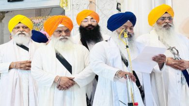 Photo of ਅਕਾਲ ਤਖ਼ਤ ਤੇ ਪਟਨਾ ਸਾਹਿਬ ਵਿਚਾਲੇ ਵਧਿਆ ਵਿਵਾਦ, ਜਥੇਦਾਰ ਗੜਗੱਜ ਤੇ ਟੇਕ ਸਿੰਘ ਤਨਖ਼ਾਹੀਆ ਕਰਾਰ