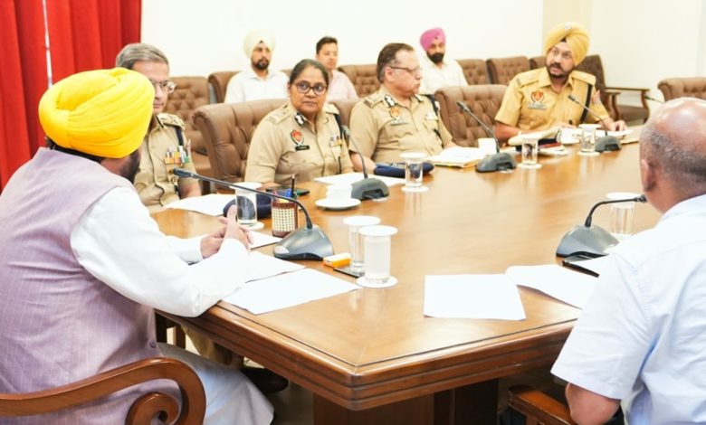 CM ਨੇ ਕਾਨੂੰਨ ਵਿਵਸਥਾ ਬਾਰੇ ਮੰਗੀ ਰਿਪੋਰਟ, ਮੀਟਿੰਗ ‘ਚ ਕਈ ਮੁੱਦਿਆਂ ‘ਤੇ ਬਣੀ ਰਣਨੀਤੀ 1 d5 98