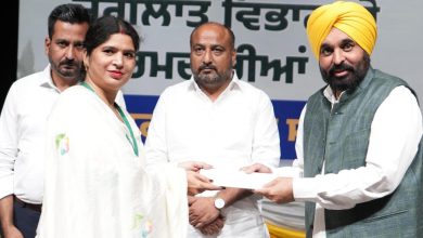 Photo of CM ਮਾਨ ਨੇ ਵੰਡੇ 942 ਨਿਯੁਕਤੀ ਪੱਤਰ, ਜੰਗਲਾਤ ਵਿਭਾਗ ਵਿੱਚ ਹੋਈ ਰੈਗੂਲਰ ਕਾਮਿਆਂ ਦੀ ਭਰਤੀ