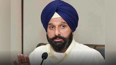 Photo of ਡਰੱਗਸ ਮਾਮਲੇ ‘ਚ ਕਸੁੱਤੇ ਫਸੇ ਮਜੀਠੀਆ, ਮੋਬਾਈਲ ‘ਚ ਮਿਲਿਆ ਖੰਨਾ ਨਿਵਾਸੀ ਦਾ ਸਿੰਮ, ਵਿਜੀਲੈਂਸ ਦੀ ਕਾਰਵਾਈ ਤੋਂ ਬਾਅਦ ਨਿਕਲਿਆ ਕੈਨੇਡਾ