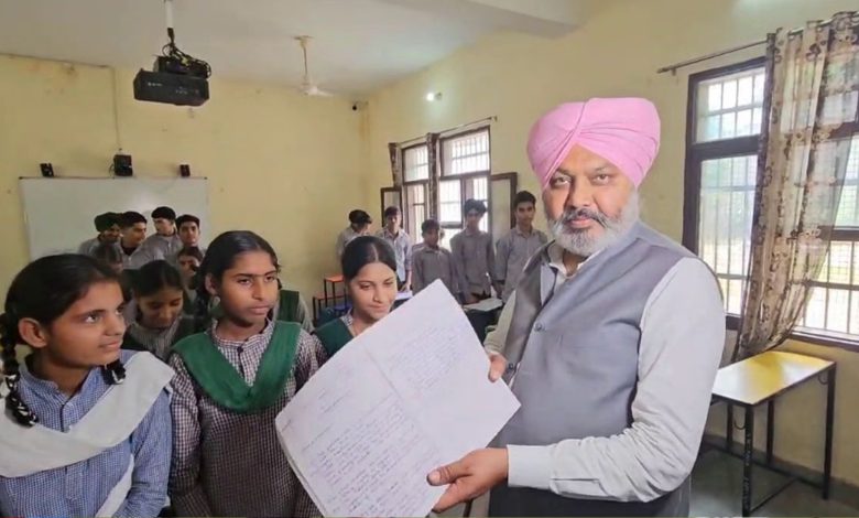 ਦਿੜ੍ਹਬਾ ਹਲਕੇ ਦੇ ਸਰਕਾਰੀ ਸਕੂਲ ਦਾ ਵਿੱਤ ਮੰਤਰੀ ਹਰਪਾਲ ਸਿੰਘ ਚੀਮਾ ਨੇ ਕੀਤਾ ਅਚਨਚੇਤ ਦੌਰਾ 1 527440619 1246843584119548 2427576610604491173 n 1
