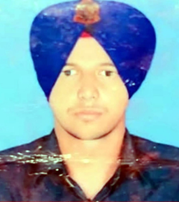 ਸ਼ਹੀਦ ਨੌਜਵਾਨ ਦੀ ਦੇਹ ਲਈ ਨਹੀਂ ਮਿਲਿਆ ਫ੍ਰਿਜ 1 sa 11