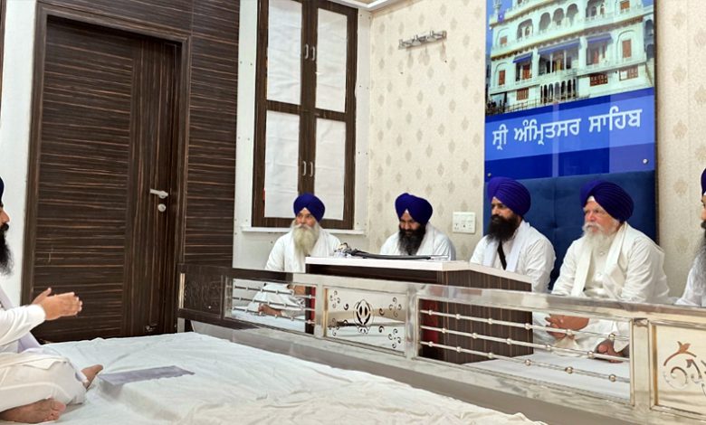 ਸਿੱਖਿਆ ਮੰਤਰੀ ਹਰਜੋਤ ਬੈਂਸ ਨੇ ਸ੍ਰੀ ਅਕਾਲ ਤਖਤ ਤੇ ਪੇਸ਼ ਹੋ ਕੇ ਆਪਣੀ ਗਲਤੀ ਕਬੂਲੀ 1 sa 6
