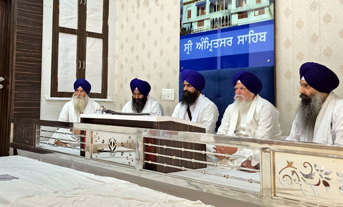 ਕੋਈ ਵੀ ਧਿਰ ਜਾਂ ਕਮੇਟੀ ਆਪਣੇ ਆਪ ਨੂੰ ਅਕਾਲ ਤਖ਼ਤ ਸਾਹਿਬ ਦੀ ਸਰਪ੍ਰਸਤੀ ਹੋਣ ਦਾ ਦਾਅਵਾ ਨਾ ਕਰੇ- ਸਿੰਘ ਸਾਹਿਬਾਨ 1 sa 9