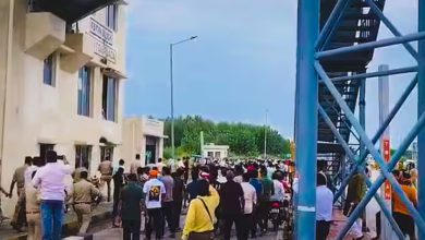 Photo of ਮੇਰਠ ‘ਚ ਟੋਲ ਆਲ਼ਿਆਂ ਨੇ ਗੁੰਡਾਗਰਦੀ ਕਰਦੇ ਫੌਜੀ ਕੁੱਟਤਾ, ਫੌਜੀ ਦੇ ਪਿੰਡ ਤੋਂ 500 ਬੰਦੇ ਨੇ ਆ ਟੋਲ ਦੀ ਇੱਟ ਨਾਲ ਇੱਟ ਖੜ੍ਹਕਾਤੀ