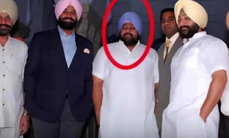 ਬਹੁਕਰੋੜੀ ਡੱਰਗ ਮਾਮਲੇ ‘ਚ ਸੱਤਾ ਖਿਲਾਫ਼ ਬਲੂ ਕਾਰਨਰ ਨੋਟਿਸ ਜਾਰੀ 1 ss 19