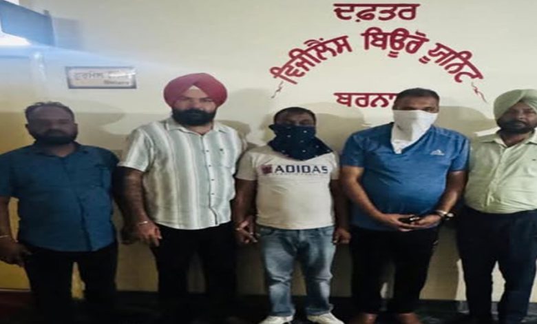 ਵਿਜੀਲੈਂਸ ਬਿਊਰੋ ਬਰਨਾਲਾ ਇੱਕ ASI ਤੇ ਉਸਦੇ ਇੱਕ ਹੋਰ ਸਾਥੀ ਨੂੰ 8000 ਰਿਸ਼ਵਤ ਲੈਂਦੇ ਰੰਗੇ ਹੱਥੀਂ ਕੀਤਾ ਕਾਬੂ 1 ss 27