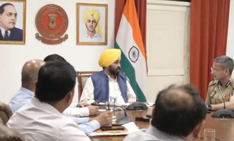ਮੁੱਖ ਮੰਤਰੀ ਭਗਵੰਤ ਮਾਨ ਨੇ ਕਾਨੂੰਨ ਵਿਵਸਥਾ ਦੇ ਮੁੱਦਿਆਂ ਨੂੰ ਹੱਲ ਕਰਨ ਲਈ ਅਧਿਕਾਰੀਆਂ ਨਾਲ ਕੀਤੀ ਉੱਚ ਪੱਧਰੀ ਮੀਟਿੰਗ 1 553250443 1321569379923493 6682182974539948285 n 1