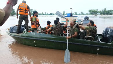 Photo of ਦਿਲਾਰਪੁਰ ਖੇੜਾ, ਮਕੋੜਾ ਅਤੇ ਚੱਕਮਾਕੋਡਾ ਵਿੱਚ, BSF ਵਾਟਰ ਵਿੰਗ ਟੀਮਾਂ ਨੇ ਕਿਸ਼ਤੀਆਂ ਰਾਹੀਂ 200 ਤੋਂ ਵੱਧ ਨਾਗਰਿਕਾਂ ਨੂੰ ਬਚਾਇਆ