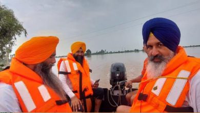 Photo of SGPC ਮੁਲਾਜ਼ਮਾਂ ਵੱਲੋਂ ਇਕ ਦਿਨ ਦੀ ਤਨਖ਼ਾਹ ਹੜ੍ਹ ਪੀੜਤਾਂ ਦੀ ਸਹਾਇਤਾ ਲਈ ਦੇਣ ਦਾ ਫੈਸਲਾ