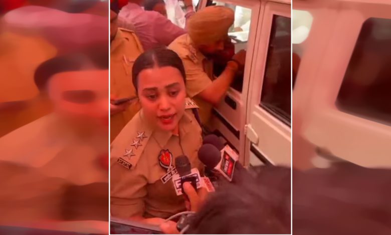 ਧਰਨੇ ਚ ਕਿਸਾਨਾਂ ਵੱਲੋਂ ਮਹਿਲਾ ਡੀਐਸਪੀ ਨਾਲ ਧੱਕਾ-ਮੁੱਕੀ, ਵਰਦੀ ਤੇ ਜੂੜੇ ਨੂੰ ਵੀ ਪਾਇਆ ਹੱਥ 1 aa 6