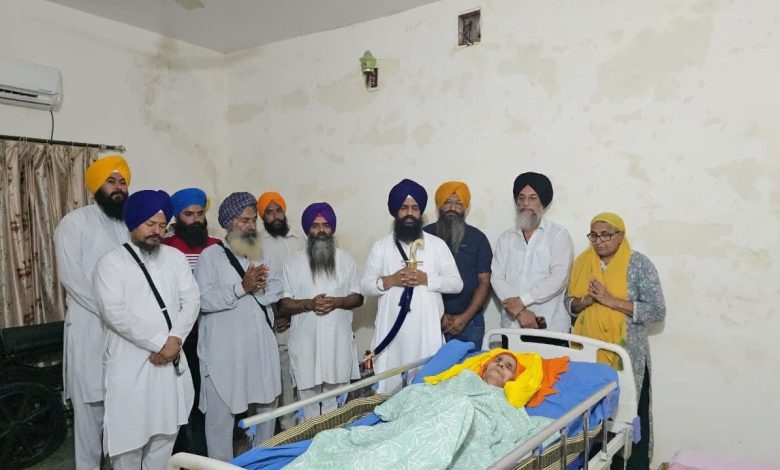 ਜਥੇਦਾਰ ਗਿਆਨੀ ਕੁਲਦੀਪ ਸਿੰਘ ਗੜਗੱਜ ਨੇ ਬੰਦੀ ਸਿੰਘ ਜਗਤਾਰ ਸਿੰਘ ਹਵਾਰਾ ਦੀ ਮਾਤਾ ਬੀਬੀ ਨਰਿੰਦਰ ਕੌਰ ਜੀ ਨਾਲ ਕੀਤੀ ਮੁਲਾਕਾਤ 1 j 6