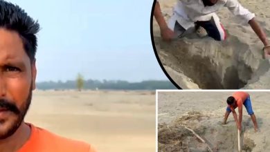 Photo of ਰੇਤ ਕੱਢ ਕੇ ਲੋਕ ਲਭ ਰਹੇ ਘਰ ਦੇ ਨਿਸ਼ਾਨ