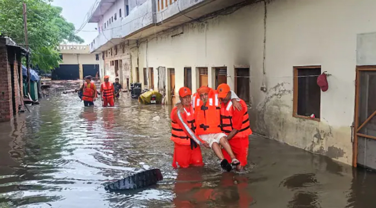 ਪੰਜਾਬ ‘ਚ ਮੀਂਹ ਦਾ ਕੋਈ ਅਲਰਟ ਨਹੀਂ, ਅਗਲੇ ਤਿੰਨ ਦਿਨ ਸਾਫ ਰਹੇਗਾ ਮੌਸਮ, ਭਾਖੜਾ ਦੇ ਪਾਣੀ ਦਾ ਘਟਿਆ ਪੱਧਰ 1 sa 6