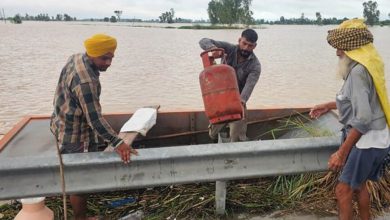 Photo of ਪੰਜਾਬ ’ਚ ਹੜ੍ਹਾਂ ਦਾ ਕਹਿਰ: 37 ਮੌਤਾਂ, 1,655 ਪਿੰਡ ਅਤੇ 3.55 ਲੱਖ ਤੋਂ ਵੱਧ ਲੋਕ ਪ੍ਰਭਾਵਿਤ
