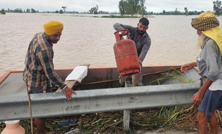 ਪੰਜਾਬ ’ਚ ਹੜ੍ਹਾਂ ਦਾ ਕਹਿਰ: 37 ਮੌਤਾਂ, 1,655 ਪਿੰਡ ਅਤੇ 3.55 ਲੱਖ ਤੋਂ ਵੱਧ ਲੋਕ ਪ੍ਰਭਾਵਿਤ 1 ss1 13