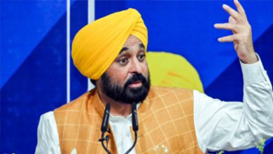 ਪੁਲਿਸ ਨੇ ਵਾਇਰਲ ਵੀਡੀਓ ਮਾਮਲੇ 'ਚ ਫੱਗੂਵਾਲਾ ਦੇ 3 ਨੌਜਵਾਨ ਹਿਰਾਸਤ 'ਚ ਲਏ 6 Photo of ਪੁਲਿਸ ਨੇ ਵਾਇਰਲ ਵੀਡੀਓ ਮਾਮਲੇ ‘ਚ ਫੱਗੂਵਾਲਾ ਦੇ 3 ਨੌਜਵਾਨ ਹਿਰਾਸਤ ‘ਚ ਲਏ