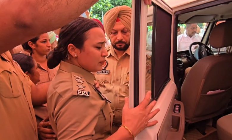 ਨਾਭਾ ਦੀ ਡੀਐੱਸਪੀ ਮਨਦੀਪ ਕੌਰ ਤੇ ਗੰਨਮੈਨ ਜ਼ਖ਼ਮੀ 1 G1cjr1lWIAA8lpJ 1