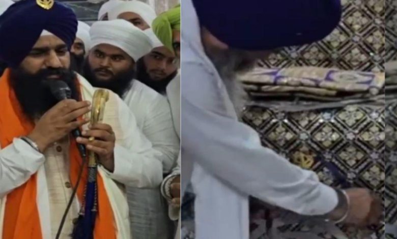 ਕਾਰਜਕਾਰੀ ਜਥੇਦਾਰ ਕੁਲਦੀਪ ਸਿੰਘ ਗੜਗੱਜ ਨੇ ਸਨਮਾਨ ਵਿੱਚ ਮਿਲਿਆ ਸੋਨੇ ਦਾ ਖੰਡਾ ਕੀਤਾ ਗੁਰੂ ਘਰ ਭੇਂਟ 1 Untitled 1 38